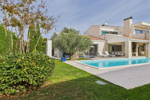 Istra, Sveti Lovreč -Moderna luksuzna kuća s bazenom i jacuzzijem na velikoj okućnici