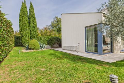 Istra, Sveti Lovreč -Moderna luksuzna kuća s bazenom i jacuzzijem na velikoj okućnici