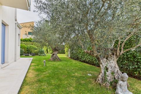 Istra, Sveti Lovreč -Moderna luksuzna kuća s bazenom i jacuzzijem na velikoj okućnici