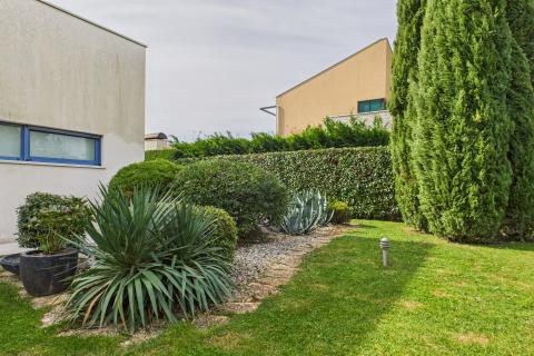 Istra, Sveti Lovreč -Moderna luksuzna kuća s bazenom i jacuzzijem na velikoj okućnici