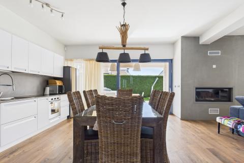 Istra, Sveti Lovreč -Moderna luksuzna kuća s bazenom i jacuzzijem na velikoj okućnici