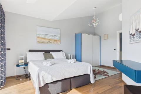 Istra, Sveti Lovreč -Moderna luksuzna kuća s bazenom i jacuzzijem na velikoj okućnici