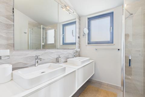 Istra, Sveti Lovreč -Moderna luksuzna kuća s bazenom i jacuzzijem na velikoj okućnici