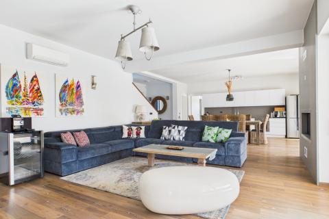 Istra, Sveti Lovreč -Moderna luksuzna kuća s bazenom i jacuzzijem na velikoj okućnici