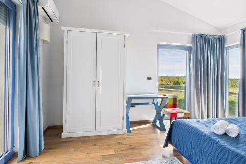 Istra, Sveti Lovreč -Moderna luksuzna kuća s bazenom i jacuzzijem na velikoj okućnici