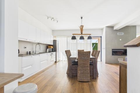 Istra, Sveti Lovreč -Moderna luksuzna kuća s bazenom i jacuzzijem na velikoj okućnici