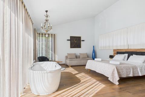 Istra, Sveti Lovreč -Moderna luksuzna kuća s bazenom i jacuzzijem na velikoj okućnici