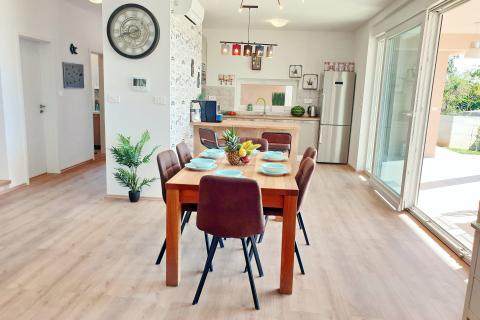 Istra,Pula,nova kuća sa bazenom 