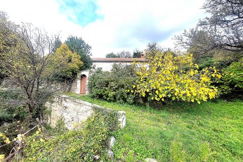 Crikvenica, Bribir- kamena kuća s prostranom okućnicom