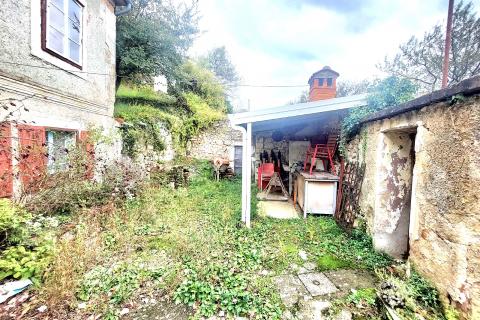 Crikvenica, Bribir- kamena kuća s prostranom okućnicom