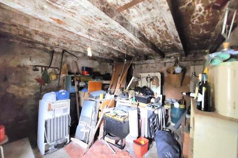 Crikvenica, Bribir- kamena kuća s prostranom okućnicom