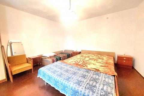 Crikvenica, Bribir- kamena kuća s prostranom okućnicom