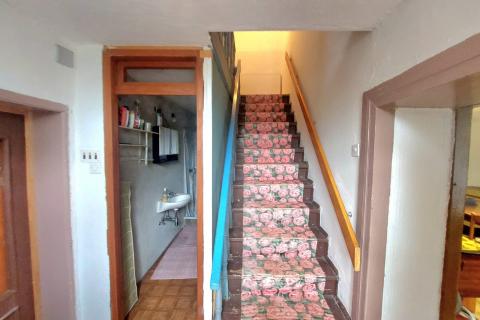 Crikvenica, Bribir- kamena kuća s prostranom okućnicom