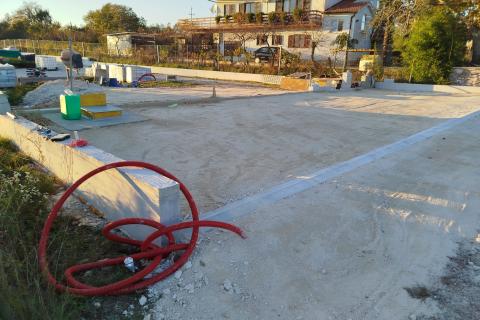 Istra, Žminj- građevinsko zemljište s građevinskom dozvolom, 1351m2