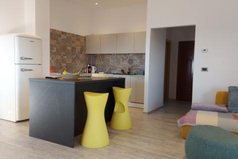 Rijeka, Srdoči, dvosobni stan 77 m2, balkon