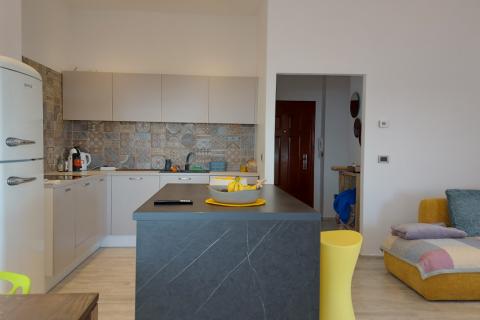 Rijeka, Srdoči, dvosobni stan 77 m2, balkon