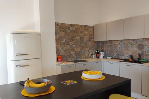 Rijeka, Srdoči, dvosobni stan 77 m2, balkon