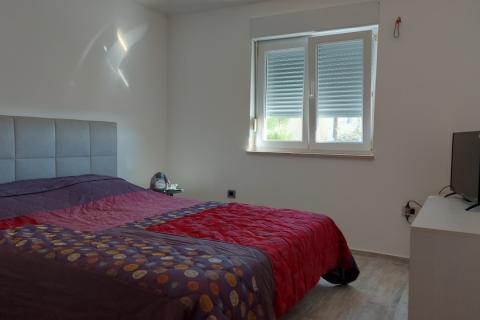 Rijeka, Srdoči, dvosobni stan 77 m2, balkon