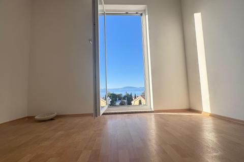 Otok Krk, Njivice, trosobni stan, terasa, pogled