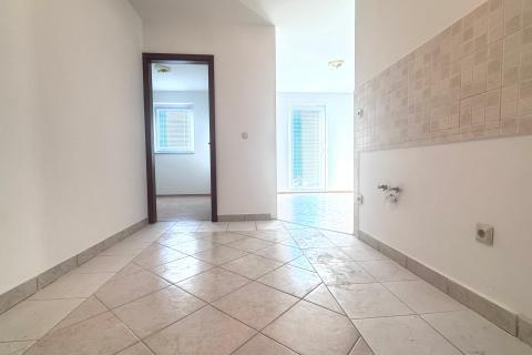 Otok Krk, Njivice, trosobni stan, terasa, pogled