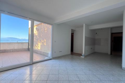 Otok Krk, Njivice, trosobni stan, terasa, pogled