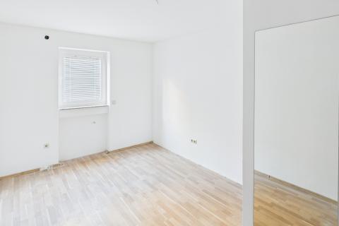 Otok Krk, Njivice, trosobni stan, terasa, parking