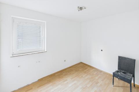 Otok Krk, Njivice, trosobni stan, terasa, parking