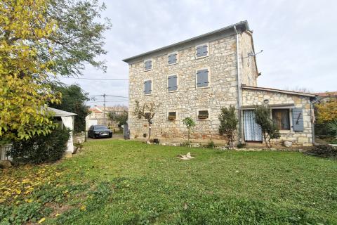 Parenzo, area più ampia – casa istriana ristrutturata, 194 m² di superficie abitabile, 900 m² di terreno