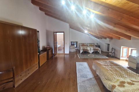 Parenzo, area più ampia – casa istriana ristrutturata, 194 m² di superficie abitabile, 900 m² di terreno