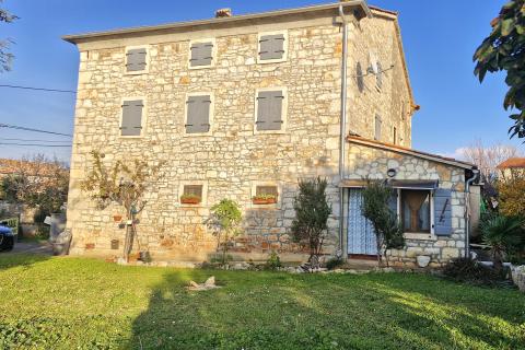Parenzo, area più ampia – casa istriana ristrutturata, 194 m² di superficie abitabile, 900 m² di terreno