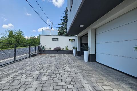 Zagreb, Črnomerec - četverosoban stan s garažom i dvorištem