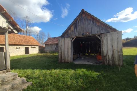 Barilović,Svojić, seosko imanje,73500 m2 zemljišta