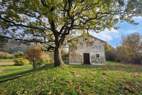 Istra, Buzet, Dolenja Nugla - građevinsko i nerađevinsko zemljište