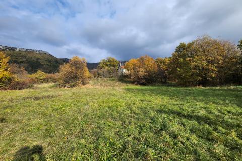 Istra, Buzet, Dolenja Nugla - građevinsko i nerađevinsko zemljište