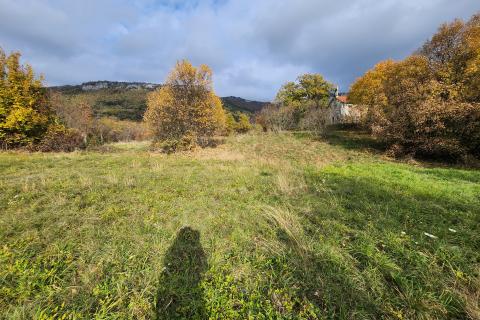 Istra, Buzet, Dolenja Nugla - građevinsko i nerađevinsko zemljište