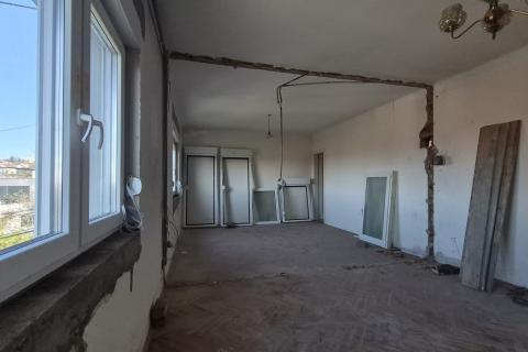 Zagreb, Sveti Duh - stan s potkrovljem za adaptaciju