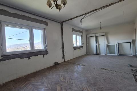 Zagreb, Sveti Duh - stan s potkrovljem za adaptaciju