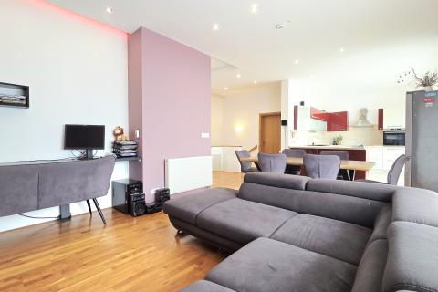 Zagreb, ŠESTINE | Moderna vila na tri etaže s vrtom i terasama