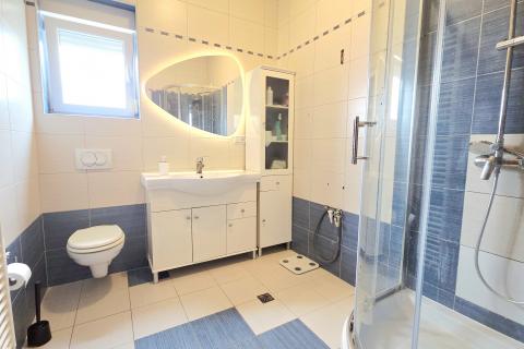 Zagreb, ŠESTINE | Moderna vila na tri etaže s vrtom i terasama