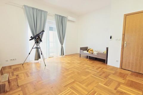 Zagreb, ŠESTINE | Moderna vila na tri etaže s vrtom i terasama