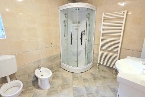 Zagreb, ŠESTINE | Moderna vila na tri etaže s vrtom i terasama