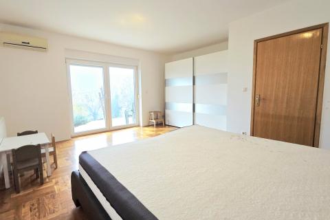 Zagreb, ŠESTINE | Moderna vila na tri etaže s vrtom i terasama