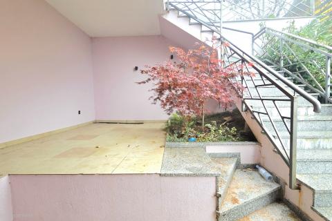 Zagreb, ŠESTINE | Moderna vila na tri etaže s vrtom i terasama