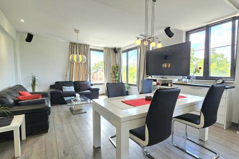 Zagreb, Črnomerec - četverosoban stan s garažom i dvorištem