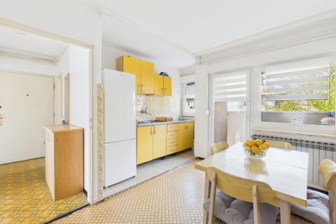 Zagreb, Maksimir - dvosoban stan + parking, lođa, balkon