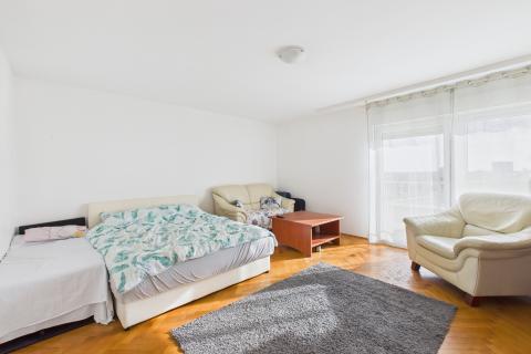 Zagreb, Maksimir - dvosoban stan + parking, lođa, balkon