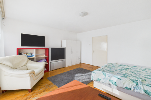 Zagreb, Maksimir - dvosoban stan + parking, lođa, balkon