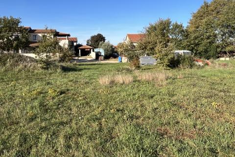 Istra, Poreč, okolica - građevinsko zemljište na rubu manjeg naselja