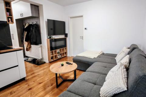 Zagreb, Voltino - trosoban stan novouređen 51m2