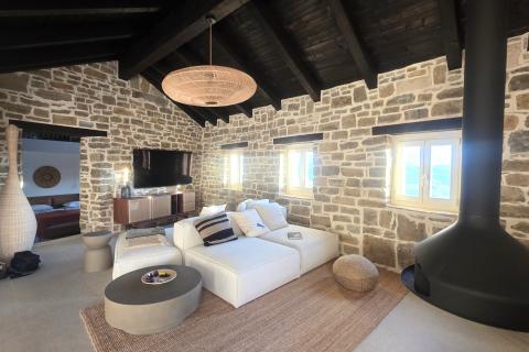 Istra,Oprtalj-Kamena vila jedinstvenog dizajna